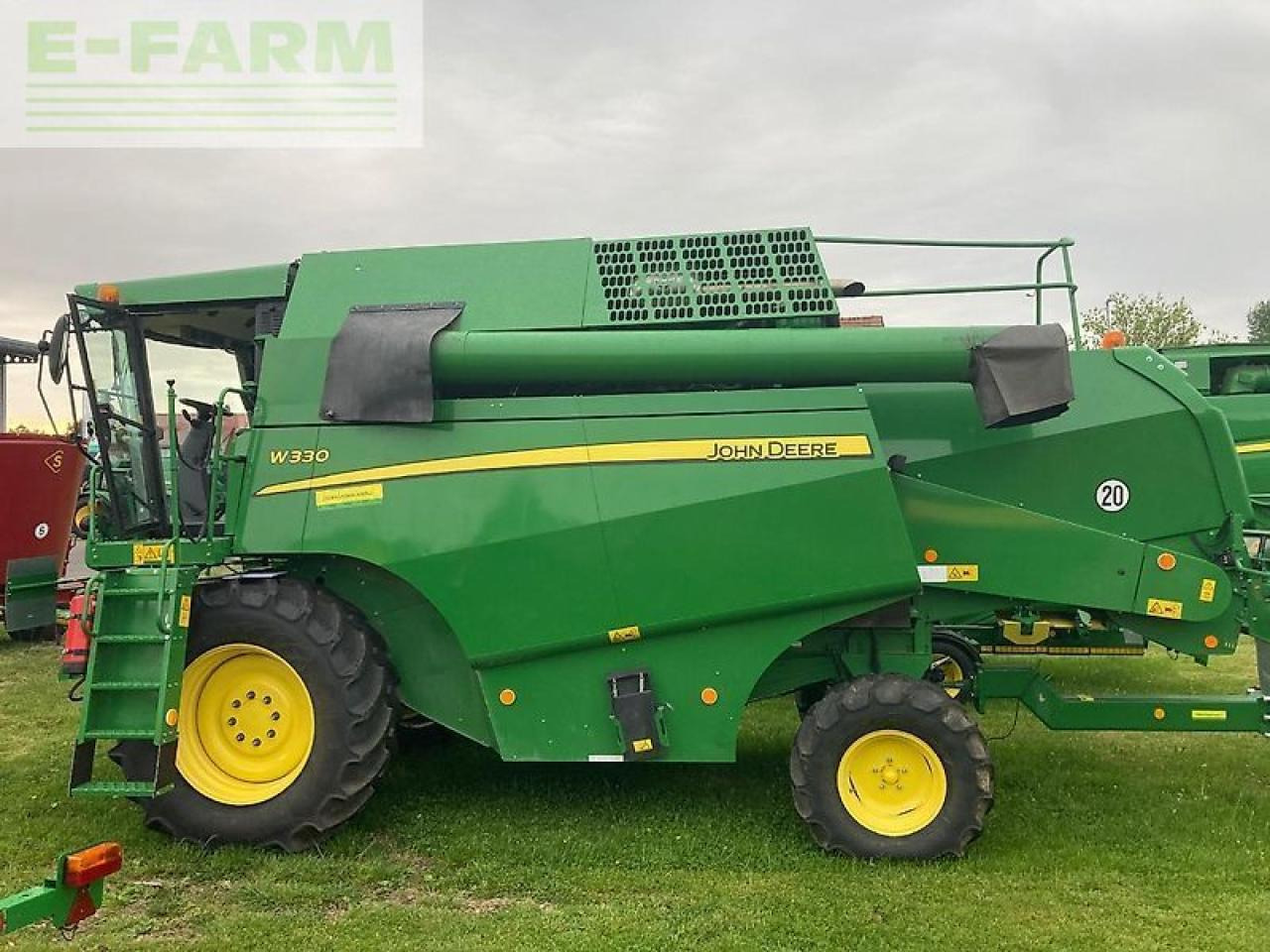 John Deere w330 - Ceifeira debulhadora: foto 1 John Deere w330 - Ceifeira debulhadora: foto 1