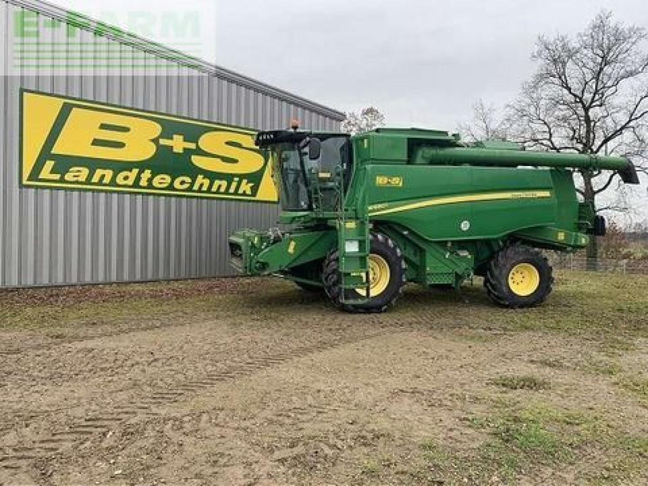 John Deere w660 - Ceifeira debulhadora: foto 1 John Deere w660 - Ceifeira debulhadora: foto 1