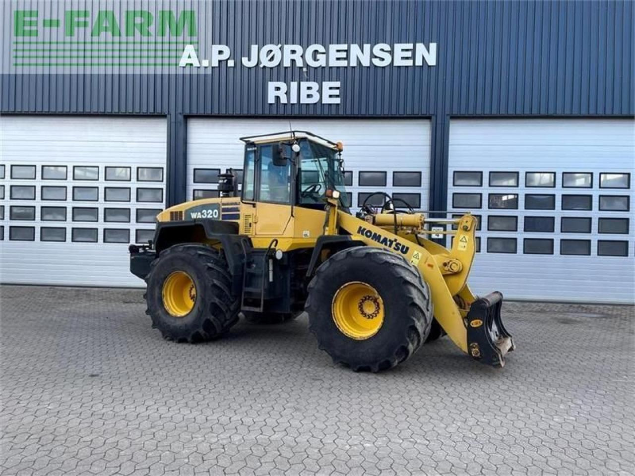 Komatsu wa320-5 - Mini escavadeira: foto 1 Komatsu wa320-5 - Mini escavadeira: foto 1