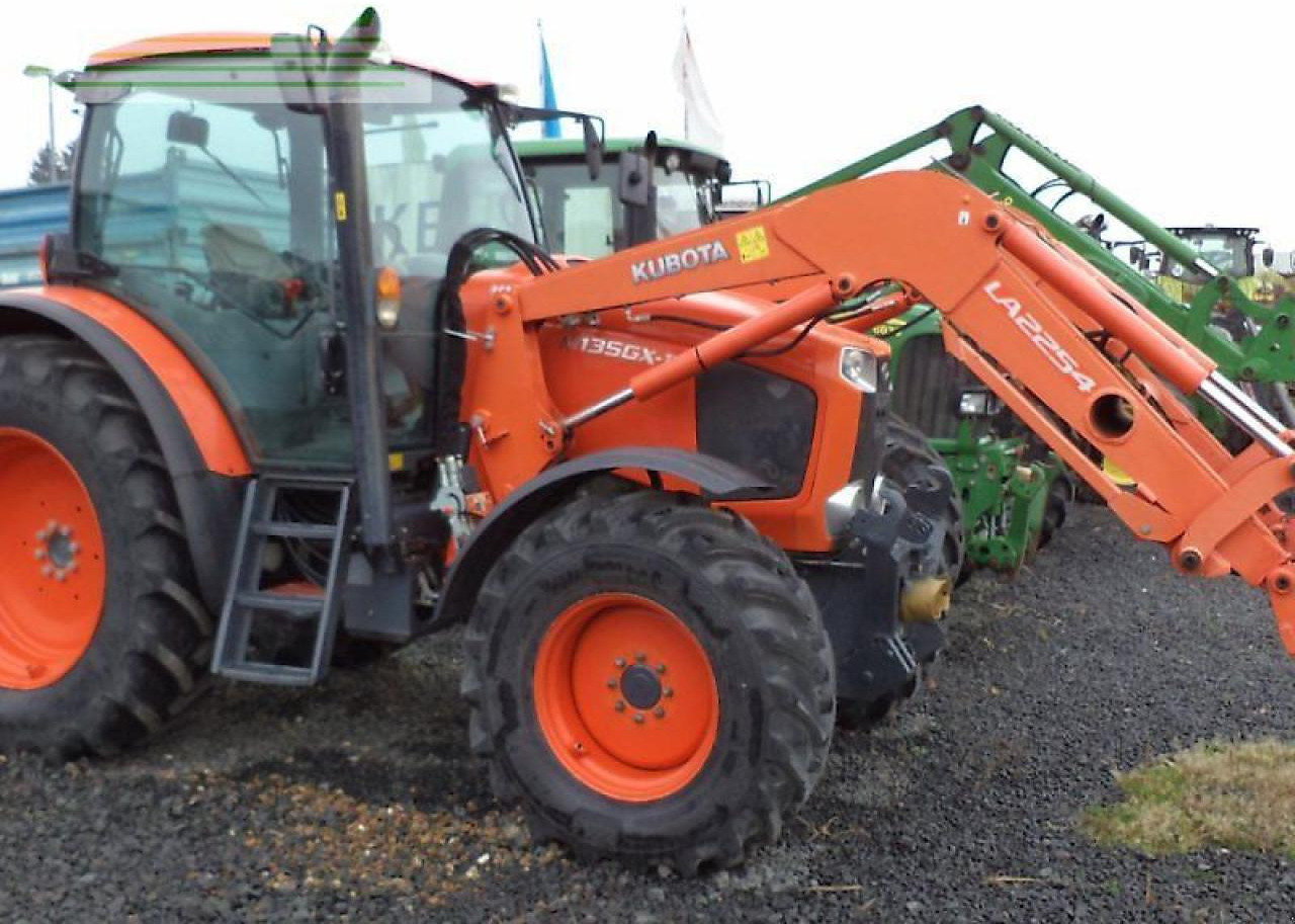 Kubota m135-17 gx 2 - Trator: foto 1 Kubota m135-17 gx 2 - Trator: foto 1