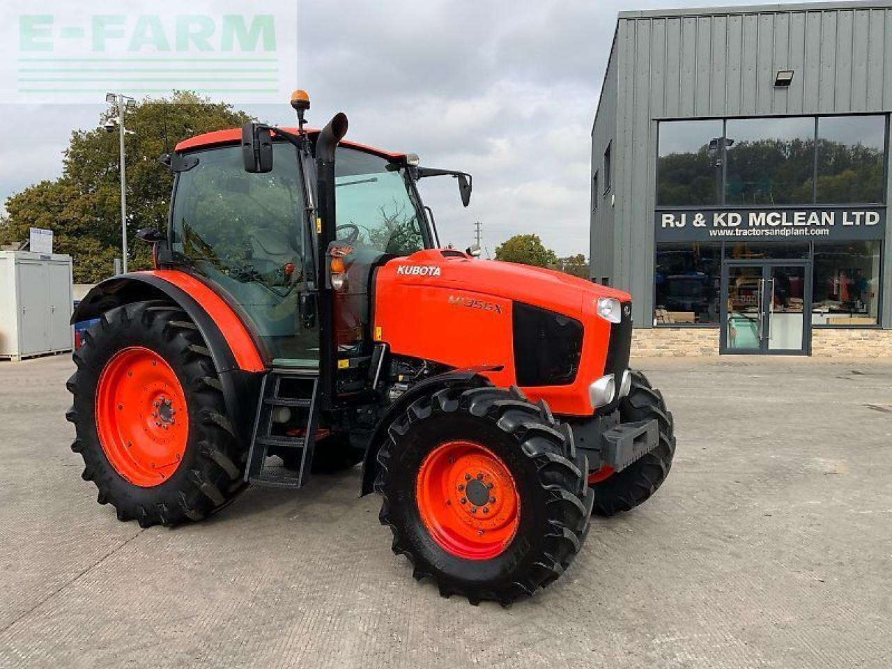 Kubota m135 gx tractor (st24279) - Trator: foto 2 Kubota m135 gx tractor (st24279) - Trator: foto 2