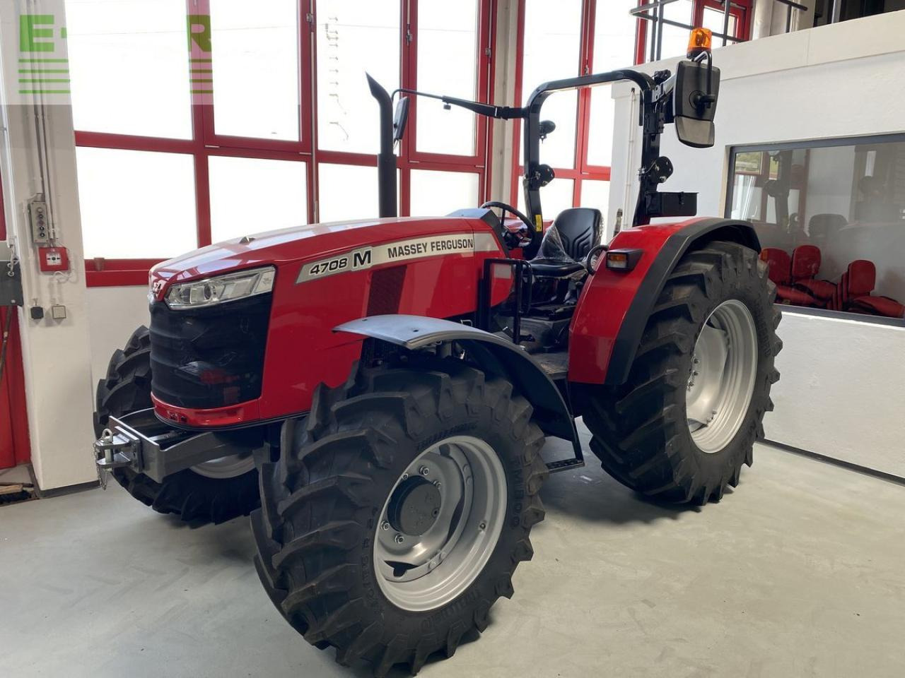 Massey Ferguson mf 4708 m plattform - Trator: foto 1 Massey Ferguson mf 4708 m plattform - Trator: foto 1