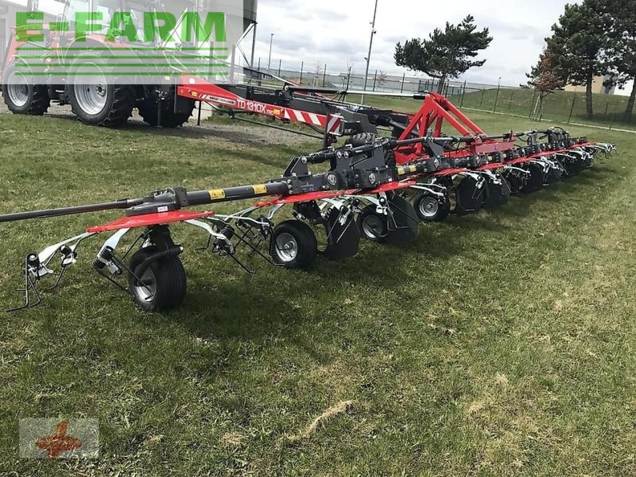 Massey Ferguson mf td 1310 x trc / lotus 1250 profi - Ancinho enleirador: foto 1 Massey Ferguson mf td 1310 x trc / lotus 1250 profi - Ancinho enleirador: foto 1