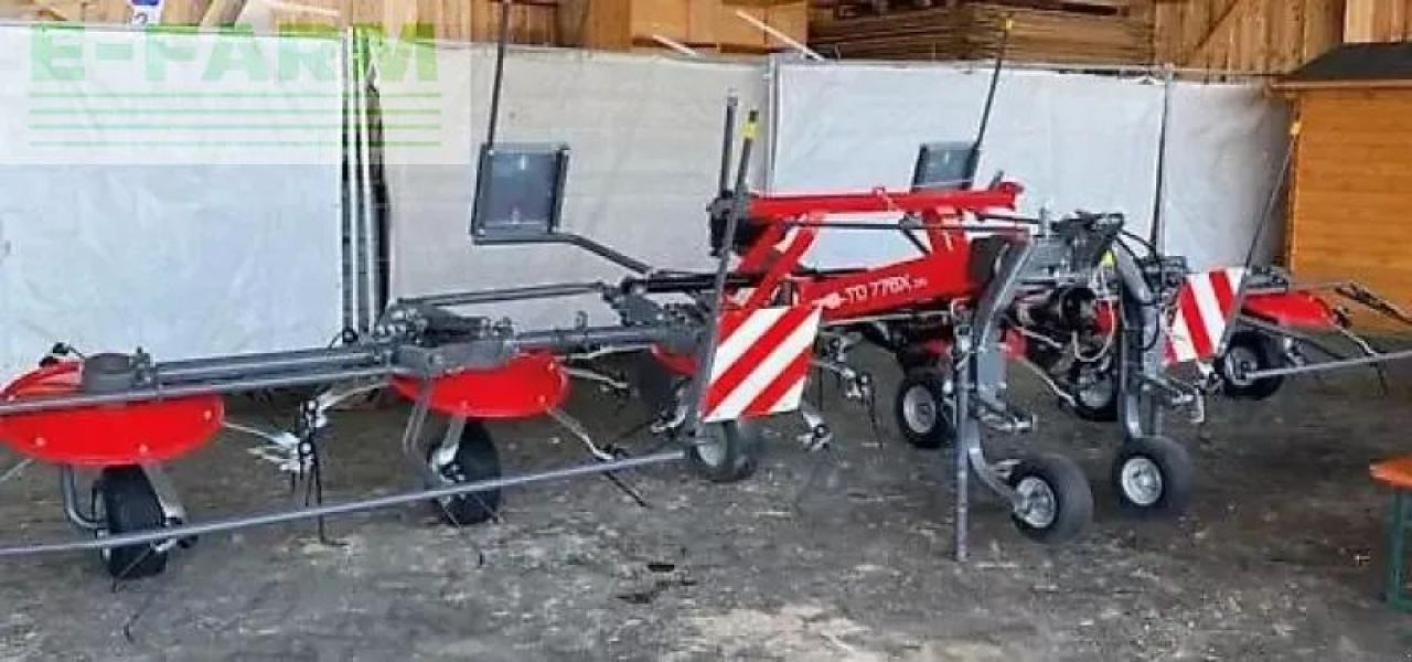 Massey Ferguson td 776 x - Ancinho enleirador: foto 1 Massey Ferguson td 776 x - Ancinho enleirador: foto 1