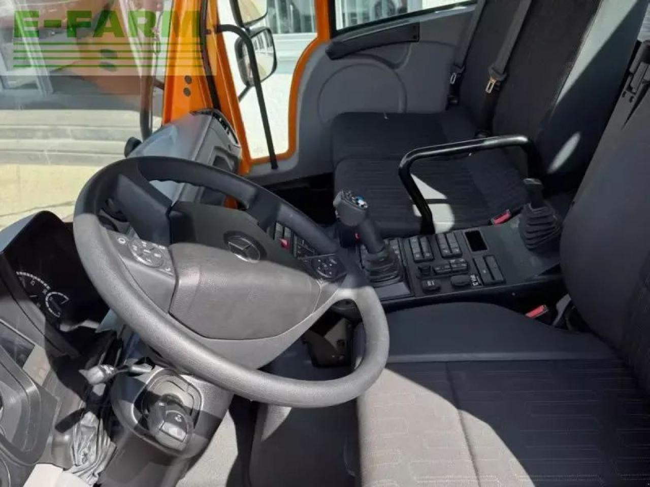 Mercedes-Benz u423 - Trator: foto 3 Mercedes-Benz u423 - Trator: foto 3