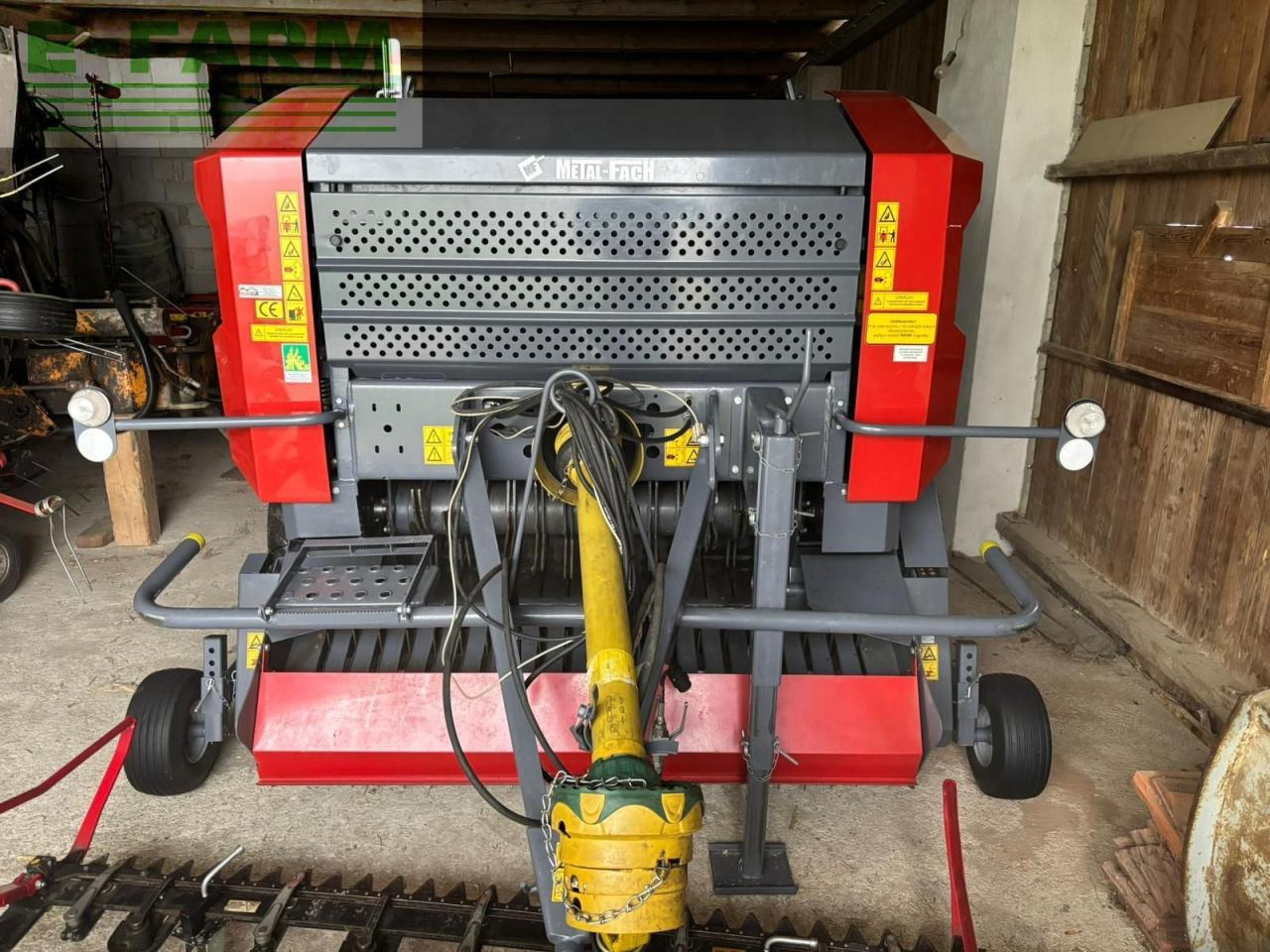 Metal-Fach Z562RN - Enfardadeira de fardos quadrados: foto 1 Metal-Fach Z562RN - Enfardadeira de fardos quadrados: foto 1