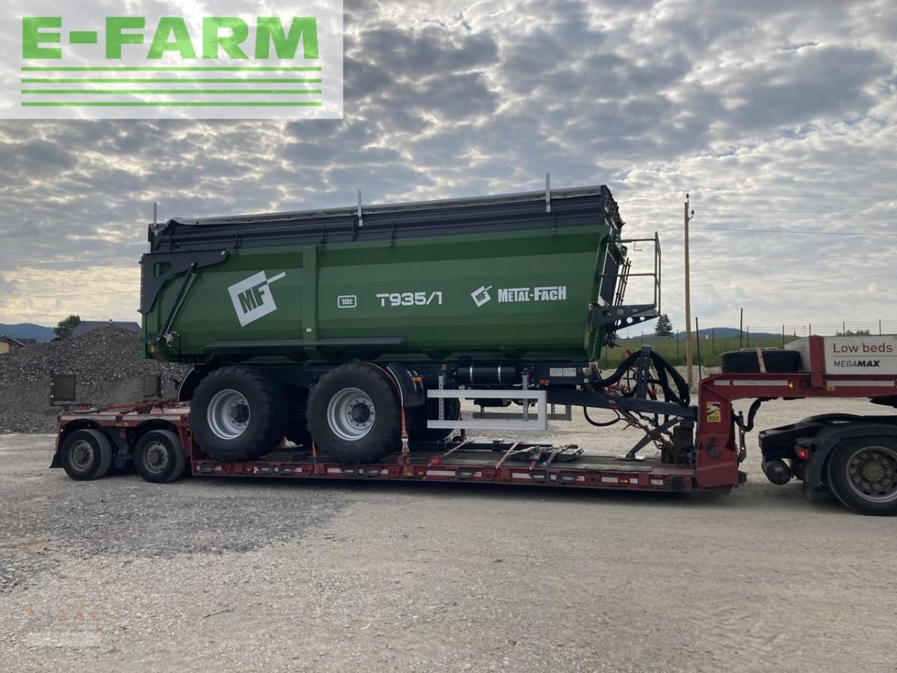 Metal-Fach t 935/1-24 to muldenkipper-voll - Reboque basculante agrícola: foto 2 Metal-Fach t 935/1-24 to muldenkipper-voll - Reboque basculante agrícola: foto 2
