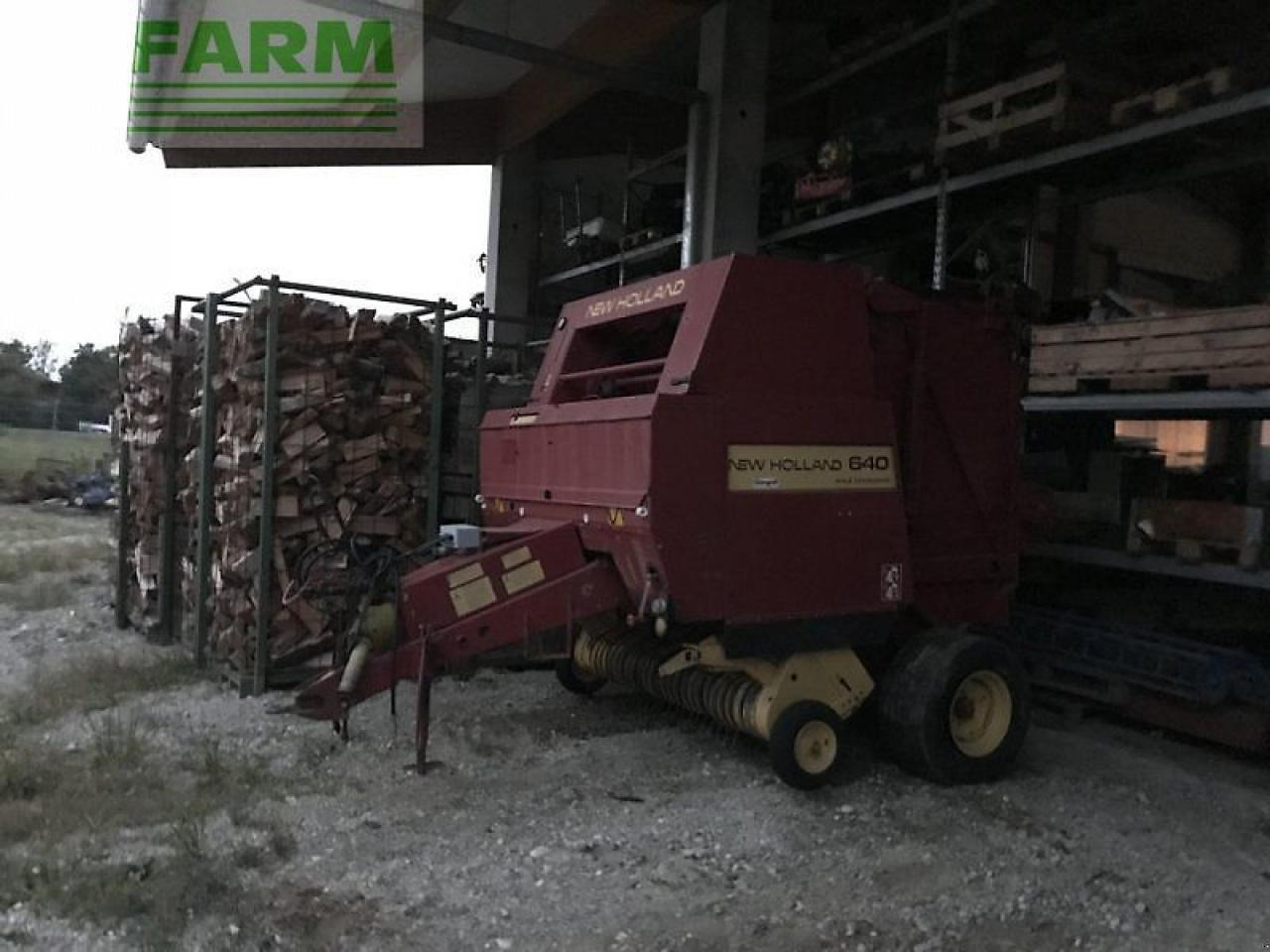 New Holland 640 B Bale Command - Enfardadeira de fardos quadrados: foto 2 New Holland 640 B Bale Command - Enfardadeira de fardos quadrados: foto 2