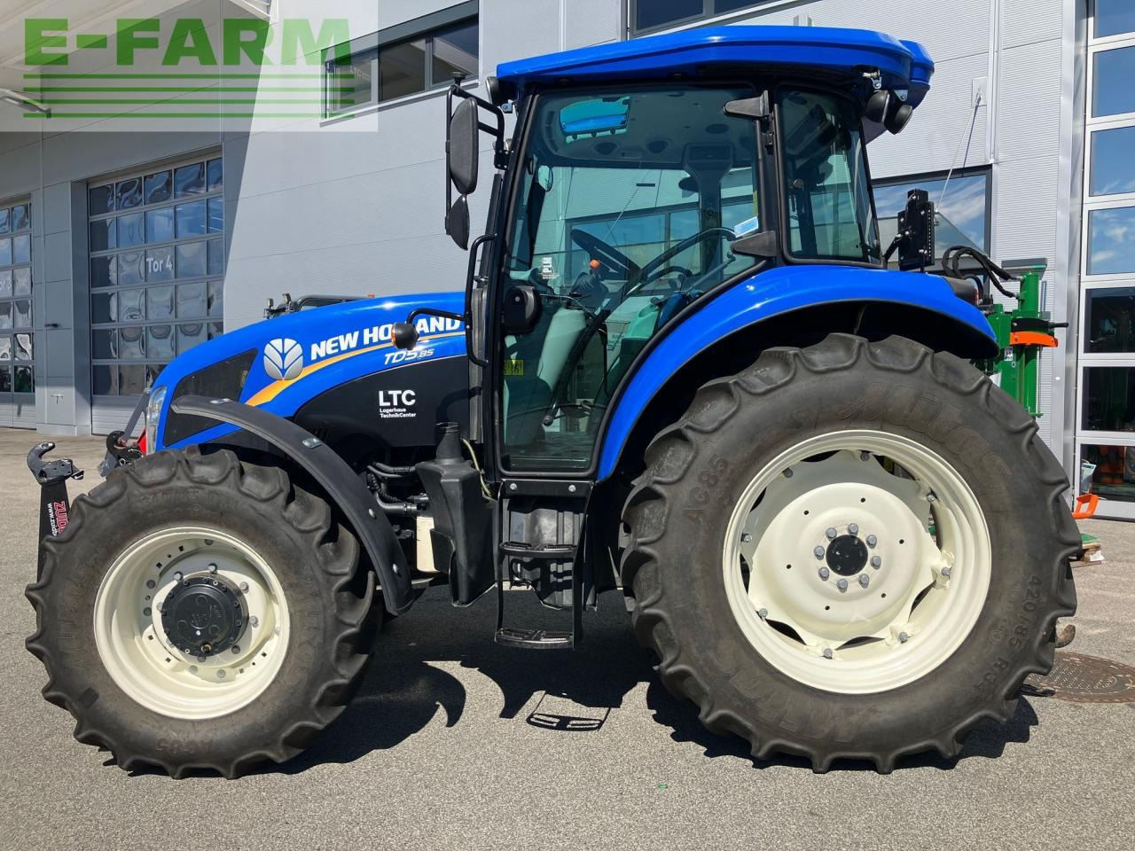 New Holland TD5.85 - Trator: foto 2 New Holland TD5.85 - Trator: foto 2