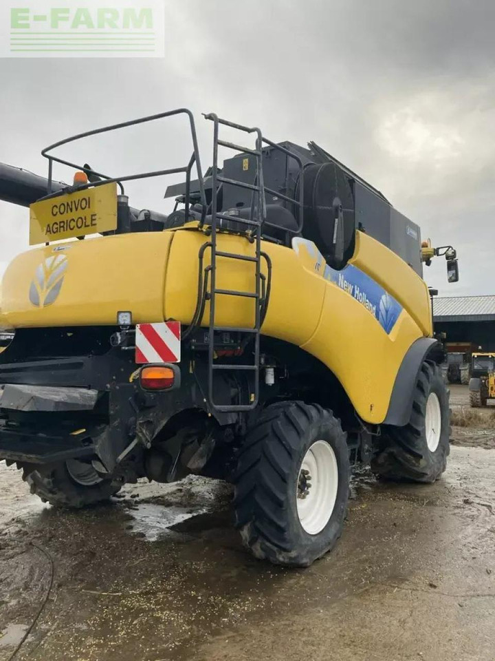 New Holland cr 9070 - Ceifeira debulhadora: foto 4 New Holland cr 9070 - Ceifeira debulhadora: foto 4