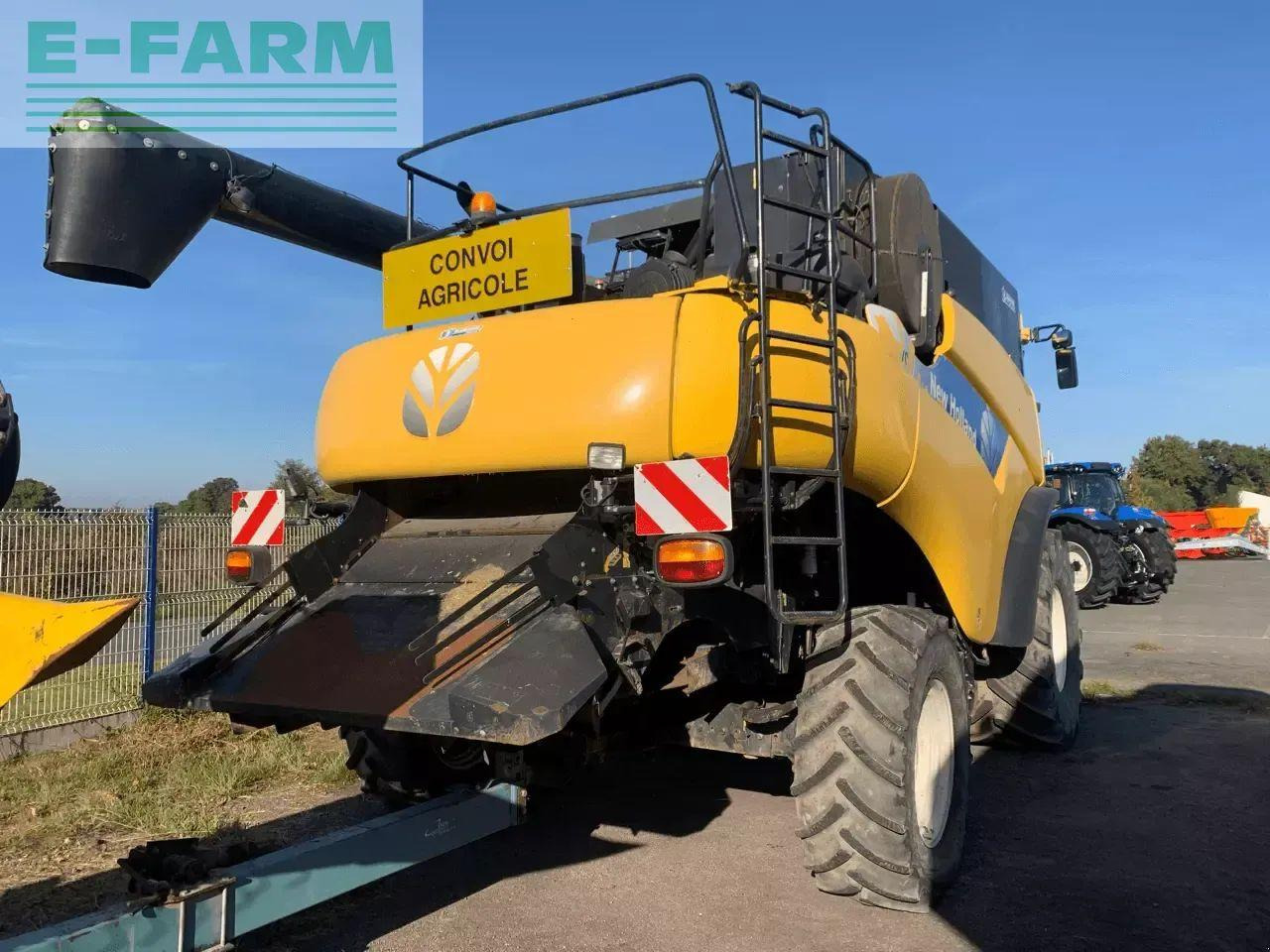 New Holland cr 9070 - Ceifeira debulhadora: foto 3 New Holland cr 9070 - Ceifeira debulhadora: foto 3