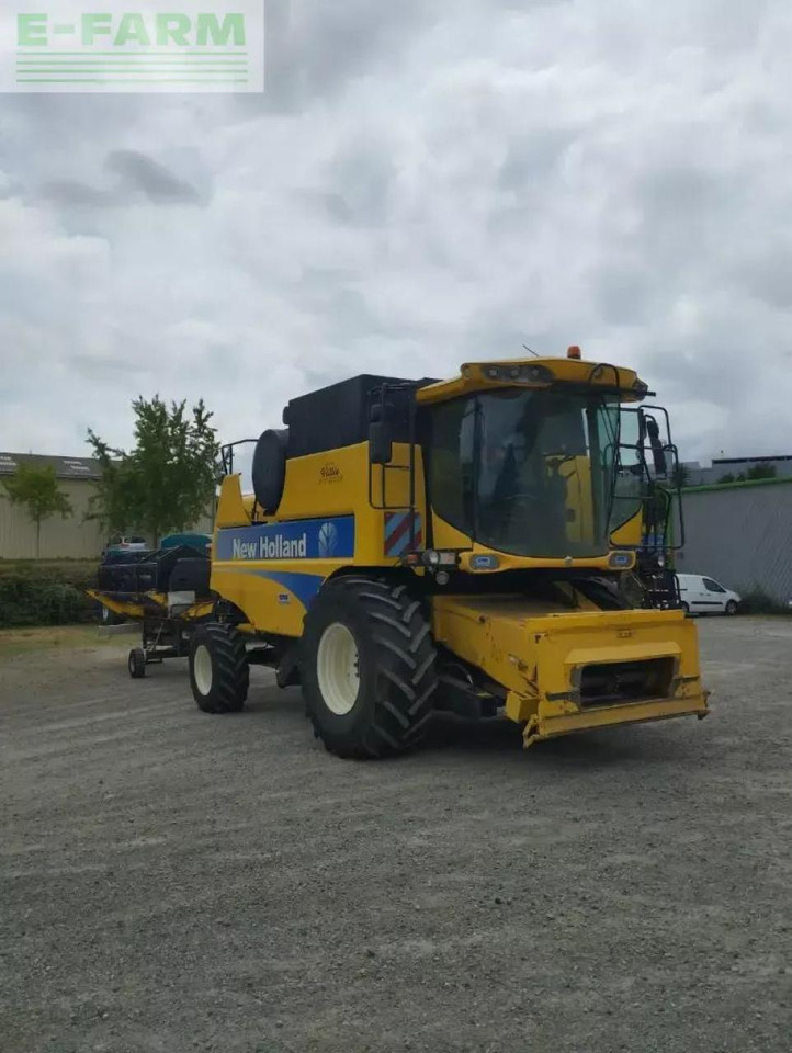 New Holland csx 7050 - Ceifeira debulhadora: foto 2 New Holland csx 7050 - Ceifeira debulhadora: foto 2