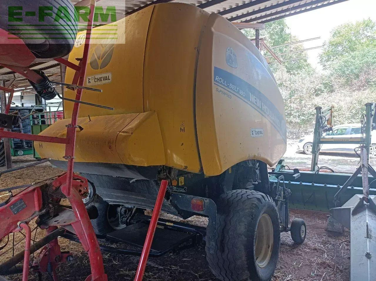 New Holland rb 180 superfeed - Enfardadeira de fardos quadrados: foto 5 New Holland rb 180 superfeed - Enfardadeira de fardos quadrados: foto 5