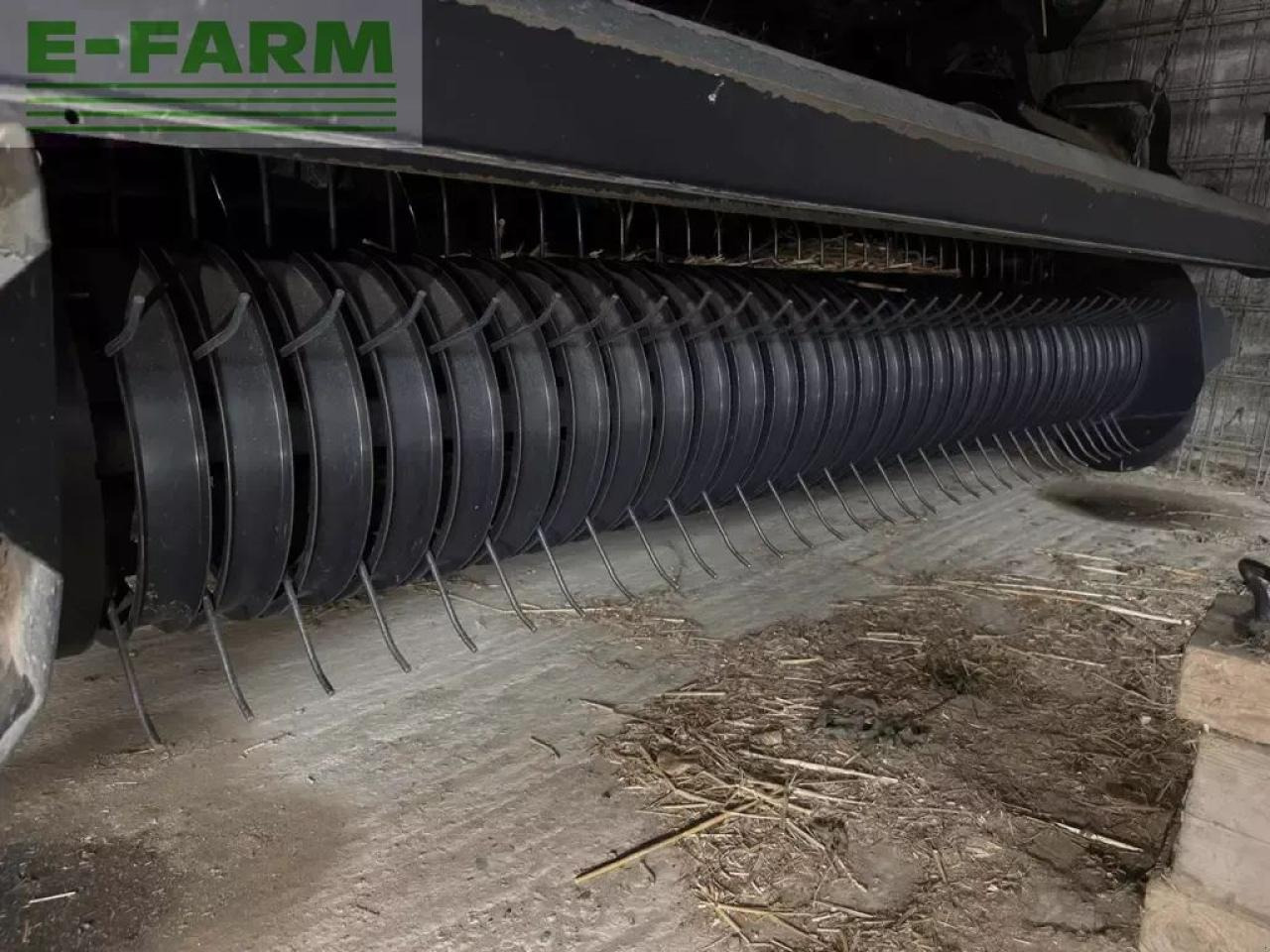 New Holland roll belt 180 - Enfardadeira de fardos quadrados: foto 4 New Holland roll belt 180 - Enfardadeira de fardos quadrados: foto 4