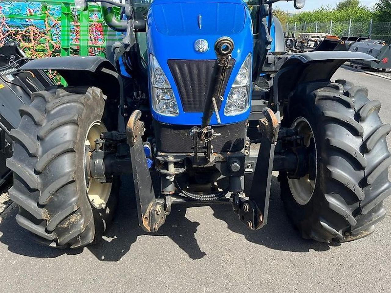 New Holland t 5.100 dc - Trator: foto 4 New Holland t 5.100 dc - Trator: foto 4