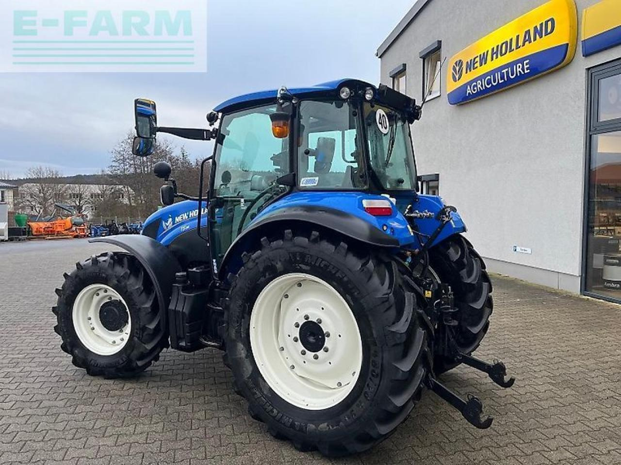New Holland t 5.95 - Trator: foto 3 New Holland t 5.95 - Trator: foto 3