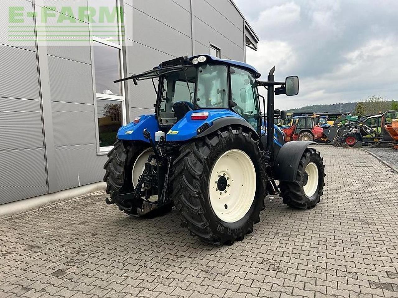 New Holland t 5.95 - Trator: foto 3 New Holland t 5.95 - Trator: foto 3