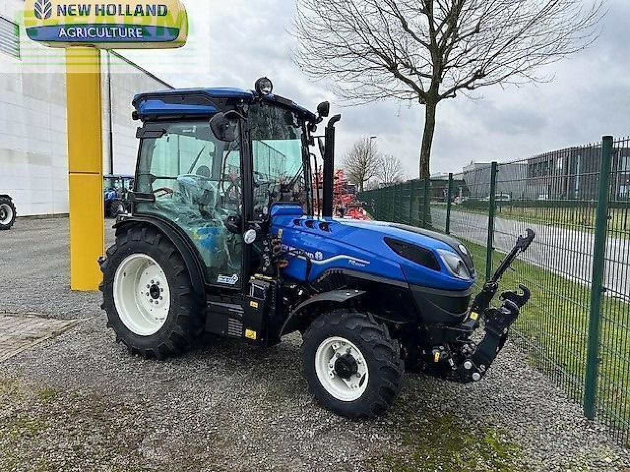 New Holland t4.100 n my19 N - Trator: foto 1 New Holland t4.100 n my19 N - Trator: foto 1