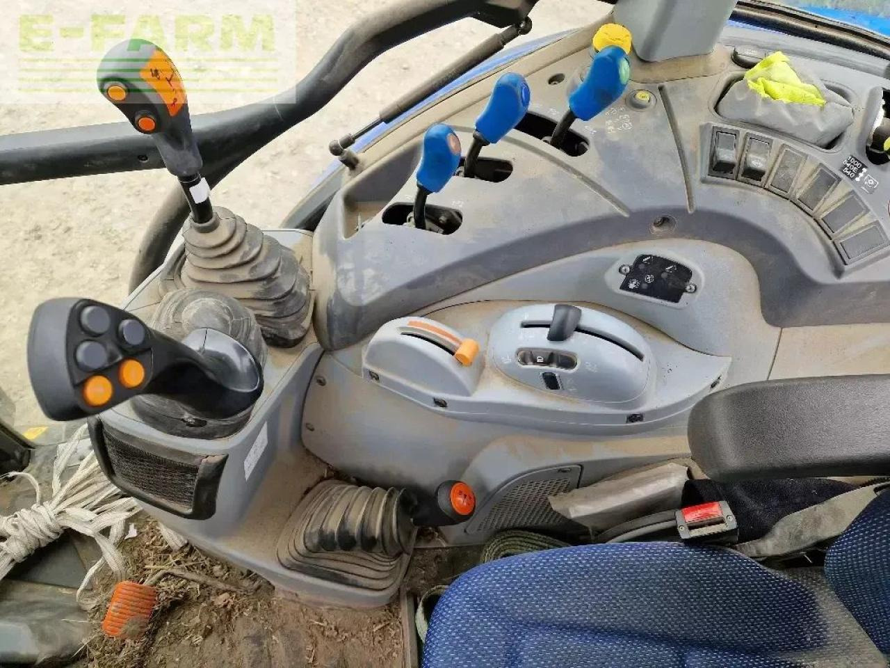 New Holland t5-100 dc - Trator: foto 3 New Holland t5-100 dc - Trator: foto 3