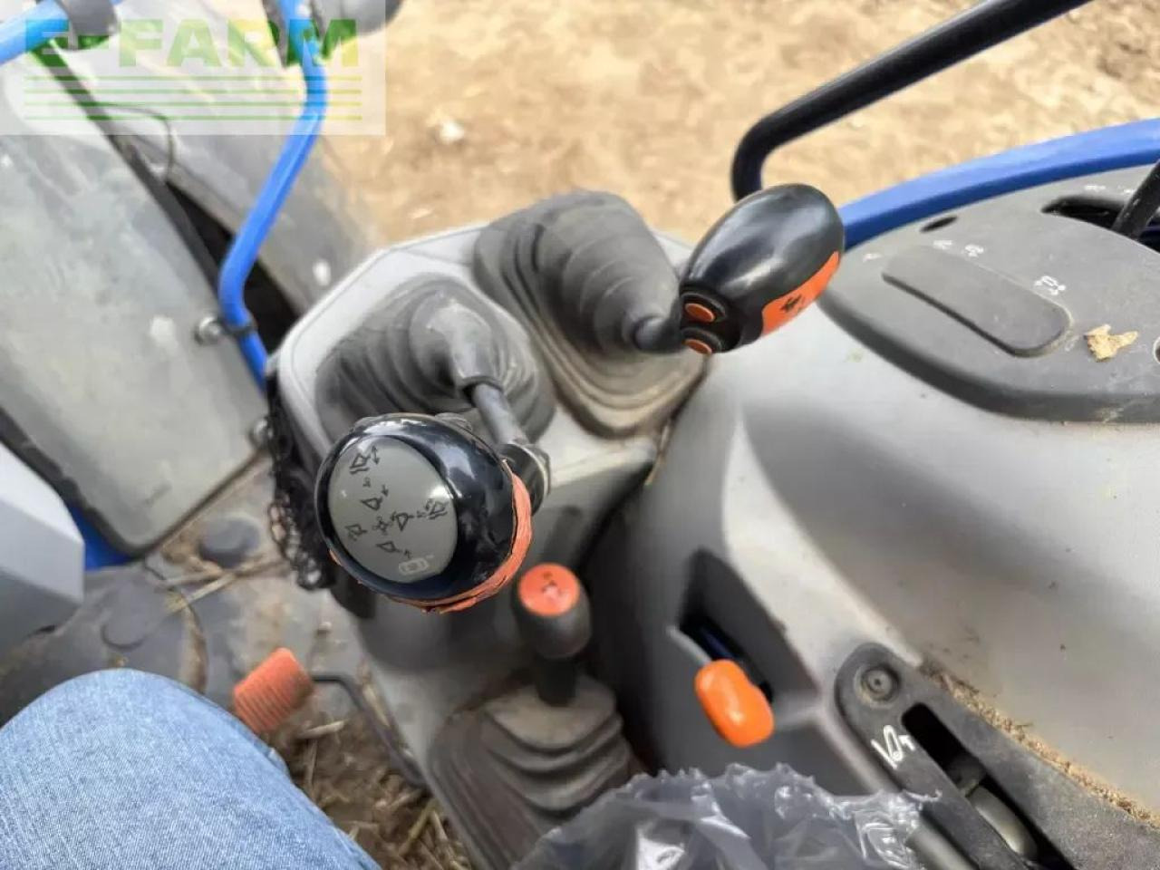 Trator New Holland t5 105 arceau: foto 8 Trator New Holland t5 105 arceau: foto 8