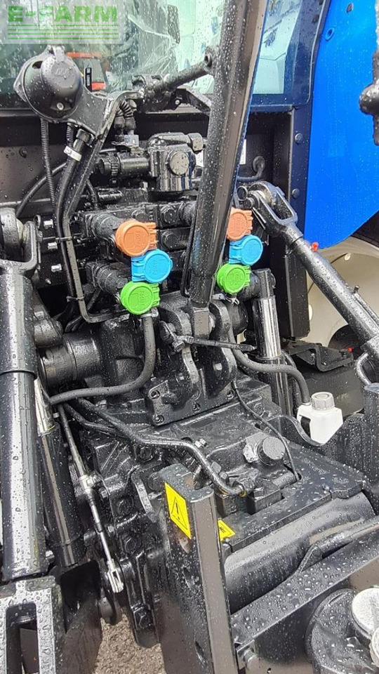 New Holland t5.90 dual command - Trator: foto 3 New Holland t5.90 dual command - Trator: foto 3