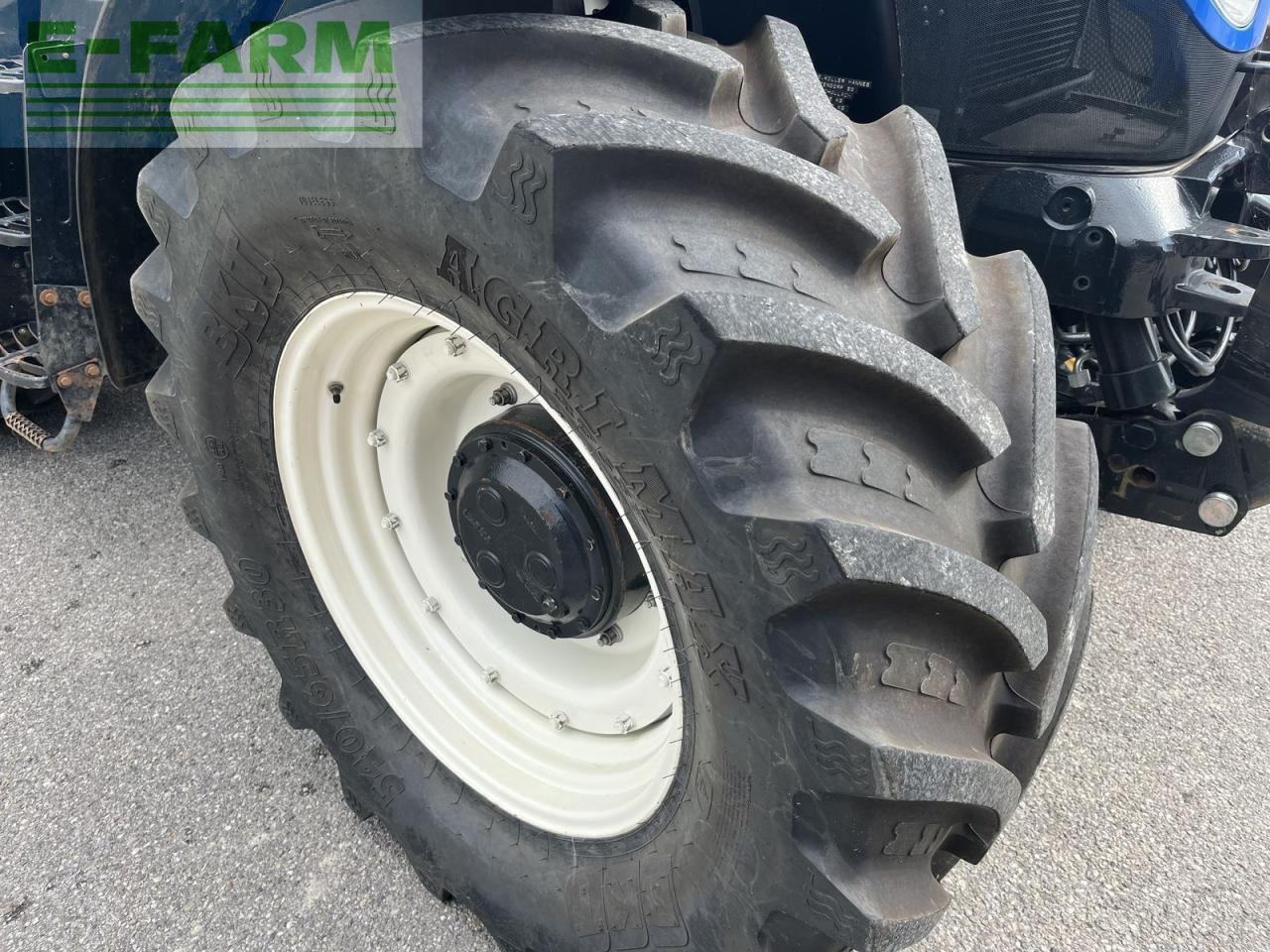 New Holland t6090 range & power command - Trator: foto 5 New Holland t6090 range & power command - Trator: foto 5