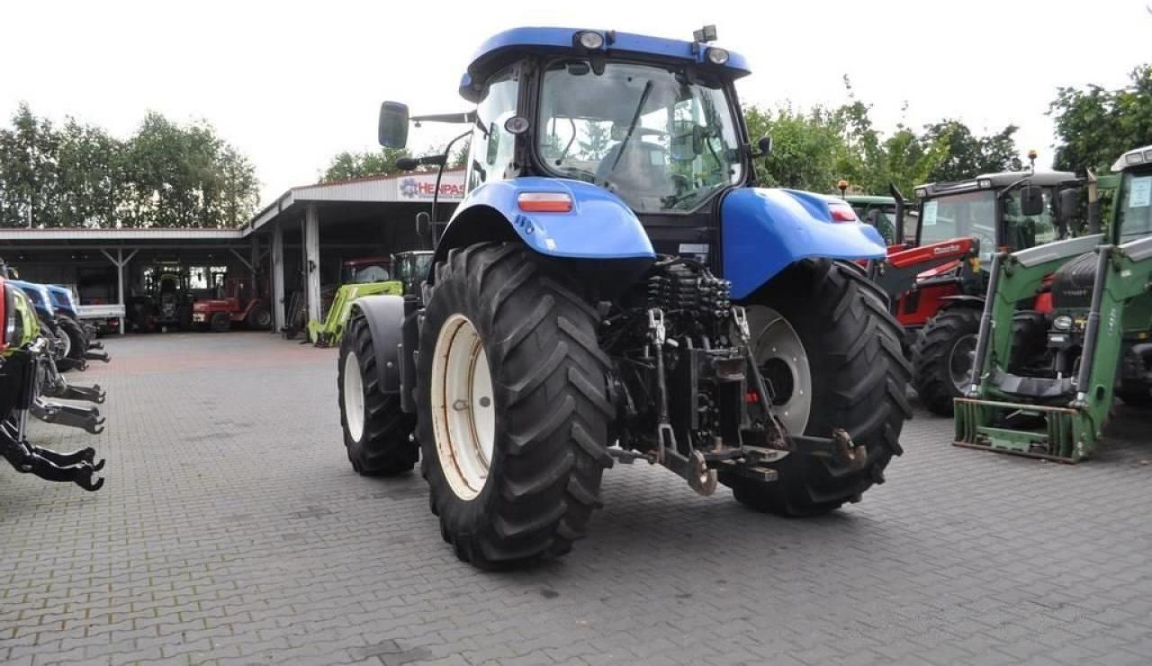 New Holland t7.200 rangecommand / price with tax / - Trator: foto 4 New Holland t7.200 rangecommand / price with tax / - Trator: foto 4