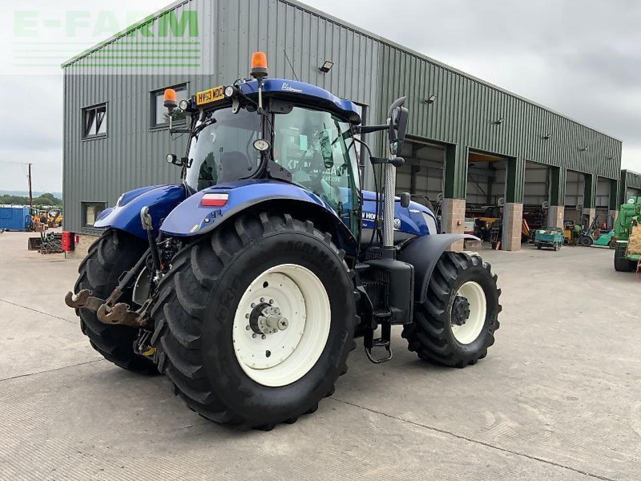 New Holland t7.270 blue power tractor (st23715) - Trator: foto 2 New Holland t7.270 blue power tractor (st23715) - Trator: foto 2