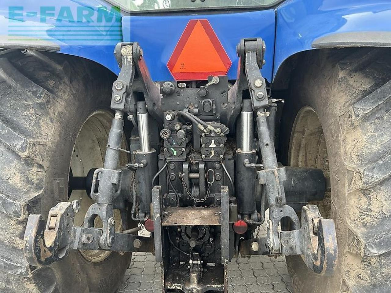 New Holland t8050 - Trator: foto 5 New Holland t8050 - Trator: foto 5