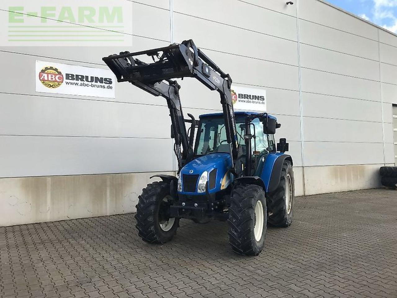 New Holland tl 90 a dt A - Trator: foto 1 New Holland tl 90 a dt A - Trator: foto 1
