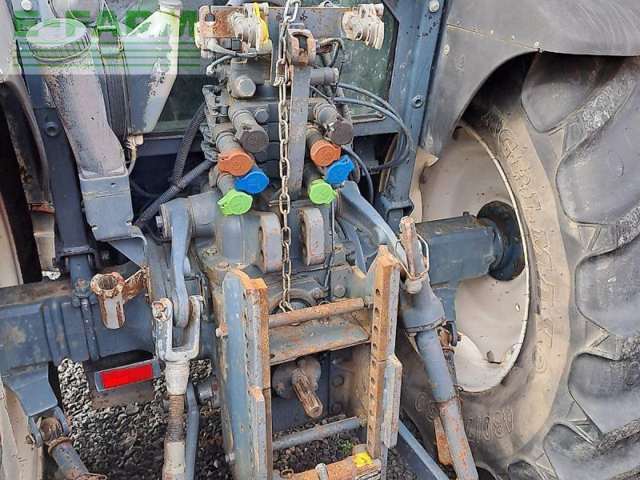 New Holland tn 75 s S - Trator: foto 4 New Holland tn 75 s S - Trator: foto 4