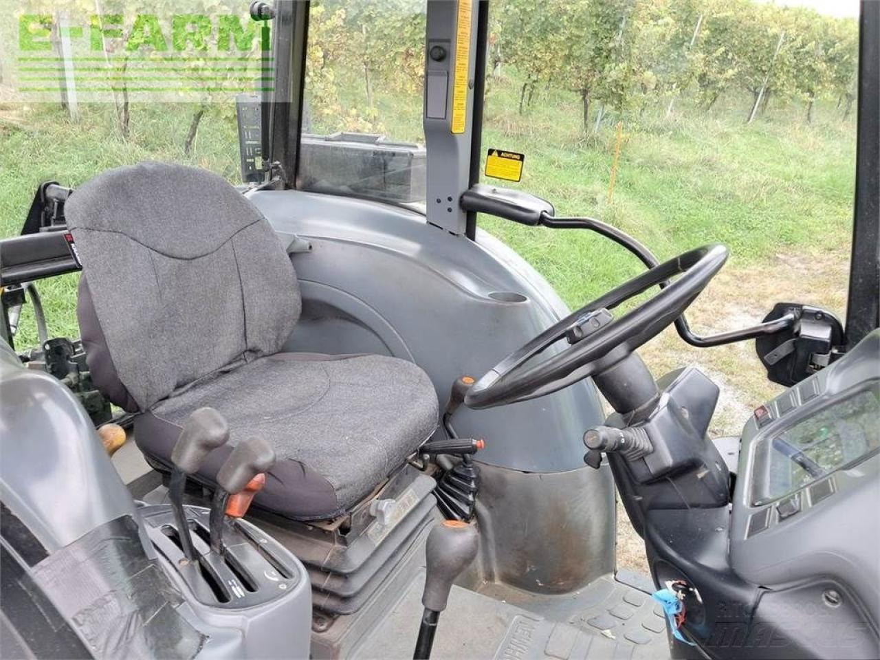 New Holland tn-d 70 D - Trator: foto 2 New Holland tn-d 70 D - Trator: foto 2