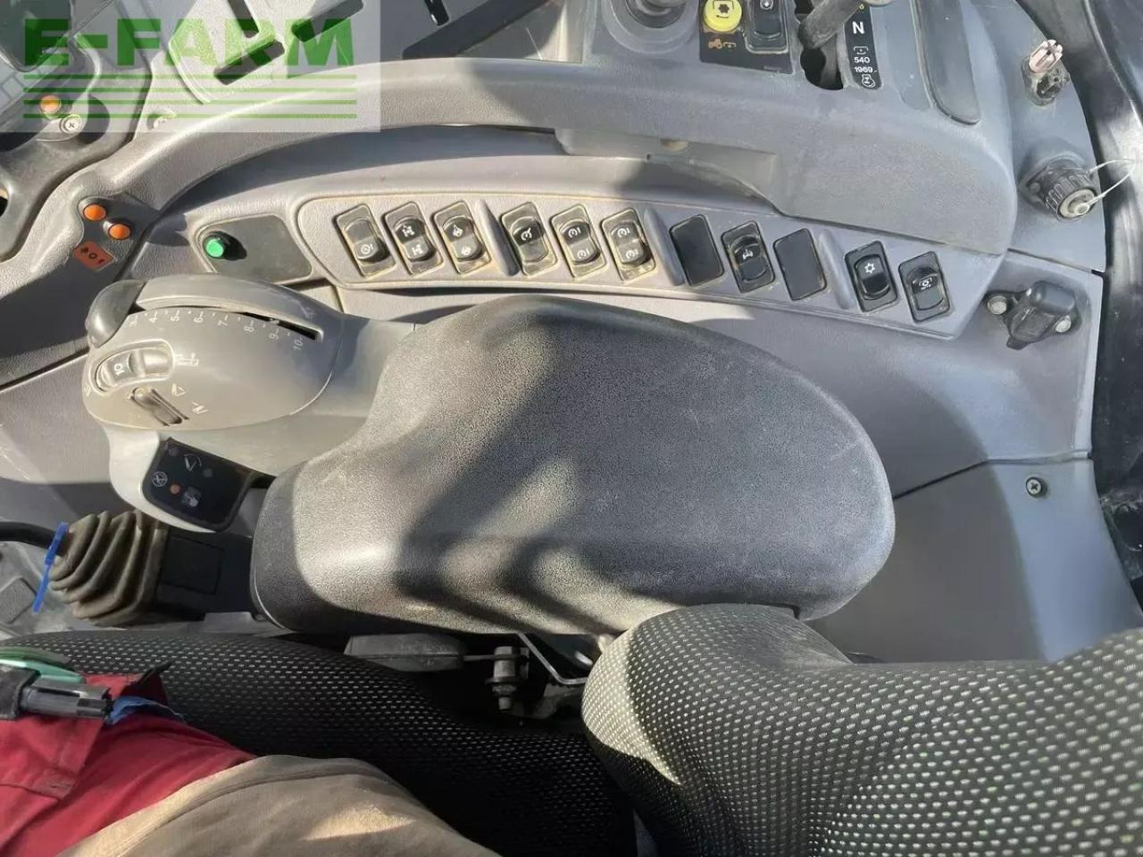Trator New Holland ts135a ( t6070): foto 6 Trator New Holland ts135a ( t6070): foto 6