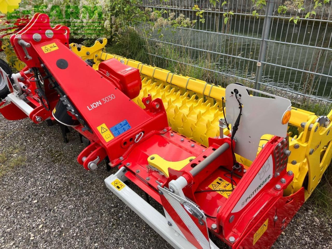 Pöttinger Lion 3030 - Maquina para lavrar a terra: foto 1 Pöttinger Lion 3030 - Maquina para lavrar a terra: foto 1