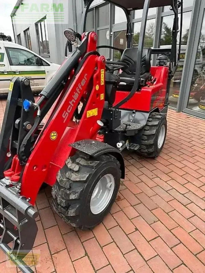 Schäffer 2028 - 2 euro-aufnahme - Pá carregadora de rodas: foto 4 Schäffer 2028 - 2 euro-aufnahme - Pá carregadora de rodas: foto 4