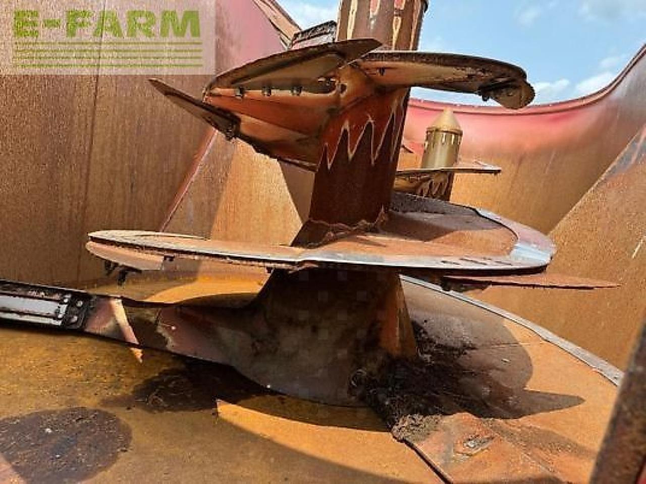 Strautmann vertimix 2401 - Equipamento de gado: foto 5 Strautmann vertimix 2401 - Equipamento de gado: foto 5