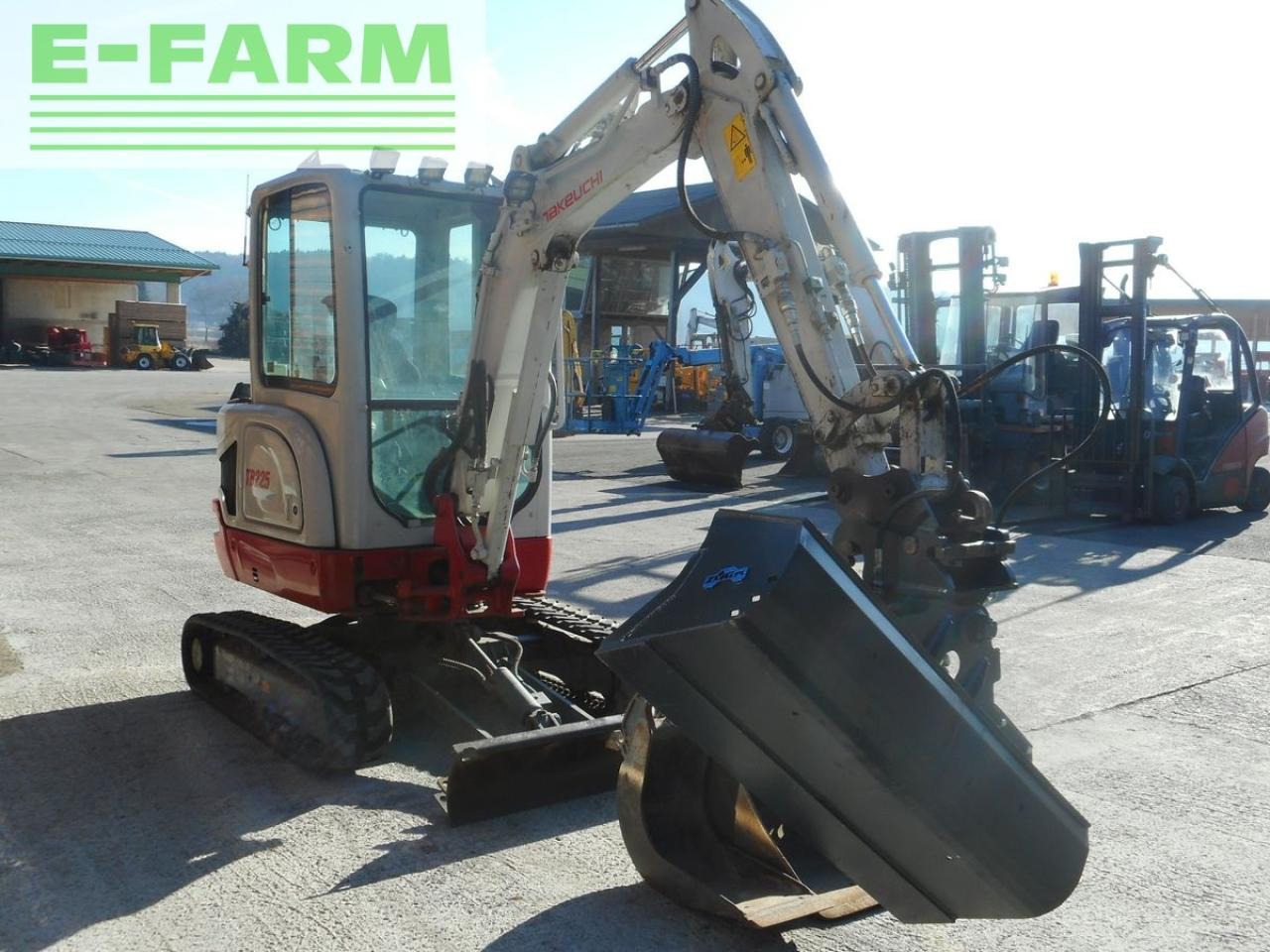 Takeuchi tb 225 ( 2.400kg ) mit hydr. verstellfahrwerk - Mini escavadeira: foto 5 Takeuchi tb 225 ( 2.400kg ) mit hydr. verstellfahrwerk - Mini escavadeira: foto 5