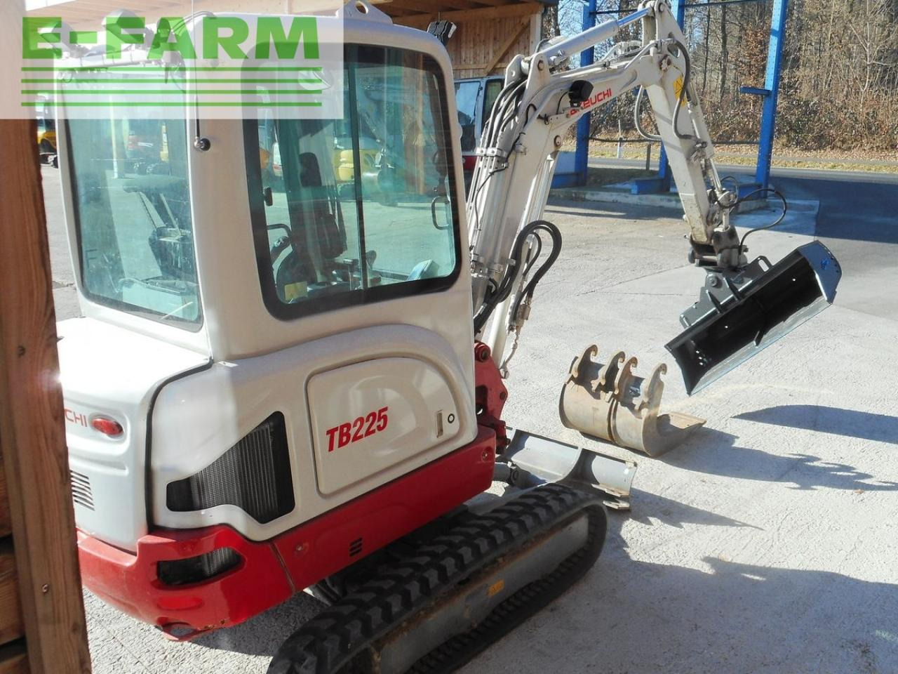 Takeuchi tb 225 ( 2.400kg ) mit hydr. verstellfahrwerk - Mini escavadeira: foto 4 Takeuchi tb 225 ( 2.400kg ) mit hydr. verstellfahrwerk - Mini escavadeira: foto 4