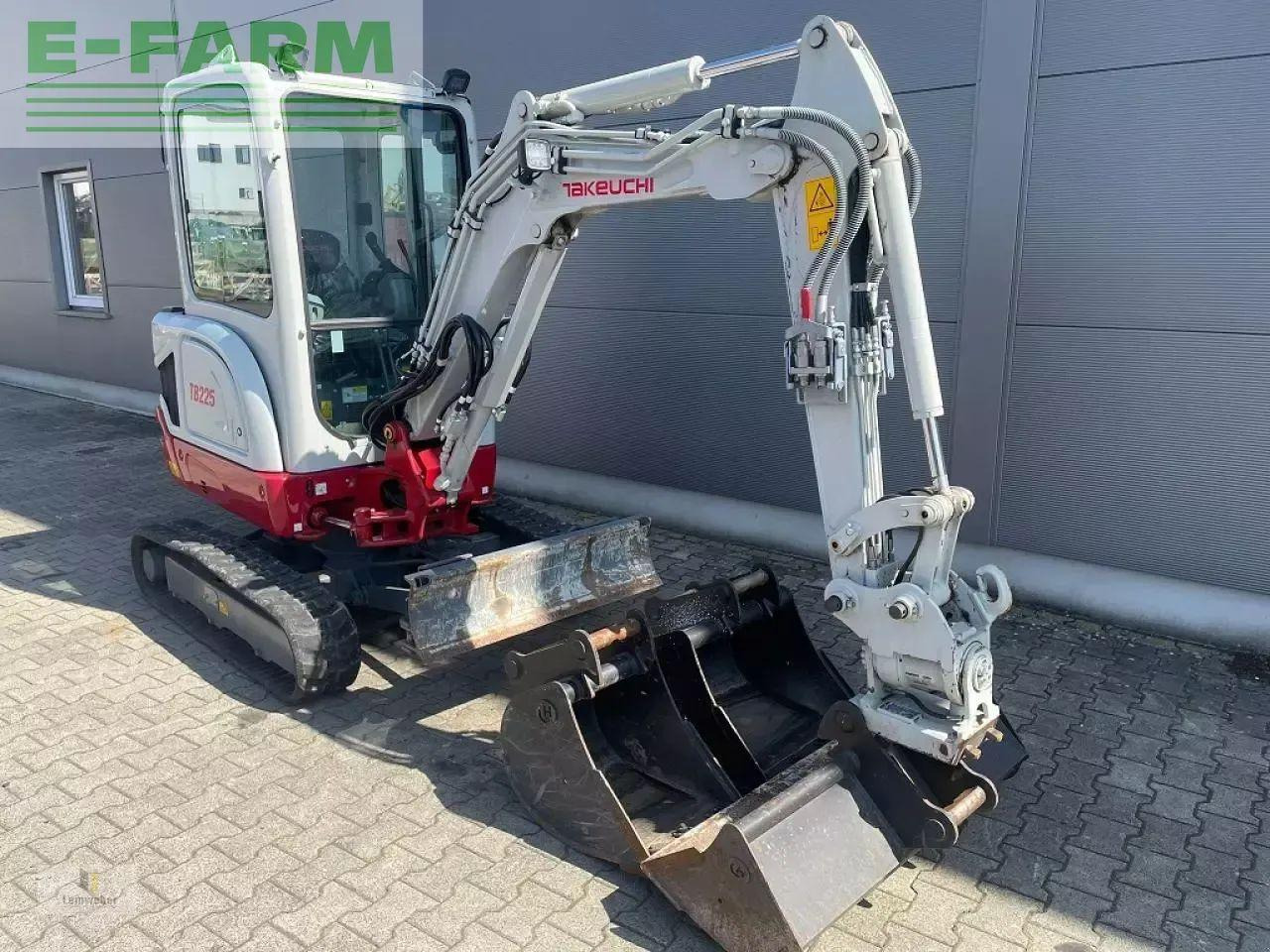 Takeuchi tb 225 v4 - Mini escavadeira: foto 1 Takeuchi tb 225 v4 - Mini escavadeira: foto 1