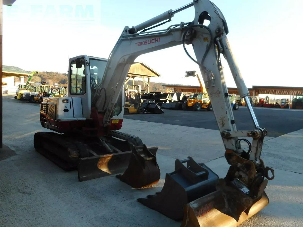 Takeuchi tb 250 mit powertilt + hydr. sw + 3 löffel - Mini escavadeira: foto 4 Takeuchi tb 250 mit powertilt + hydr. sw + 3 löffel - Mini escavadeira: foto 4