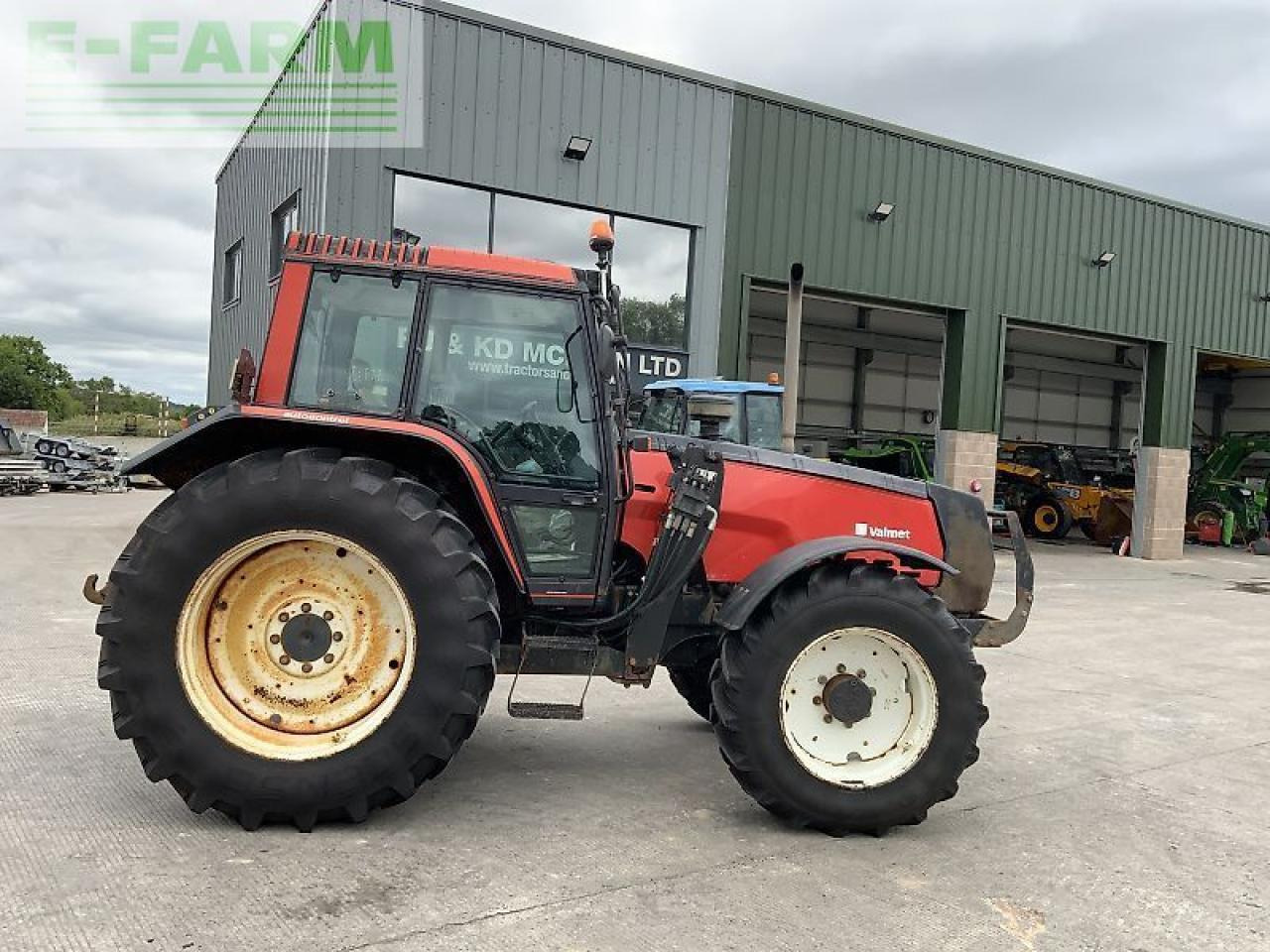 Valmet 8100 twin track reverse drive tractor - Trator: foto 1 Valmet 8100 twin track reverse drive tractor - Trator: foto 1