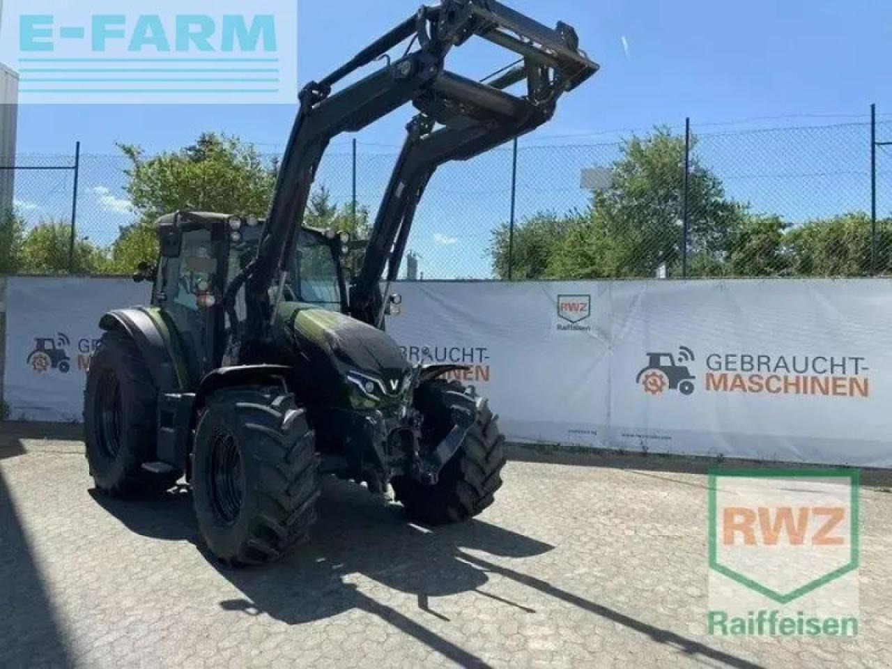 Valtra g135 v schlepper - Mini escavadeira: foto 1 Valtra g135 v schlepper - Mini escavadeira: foto 1