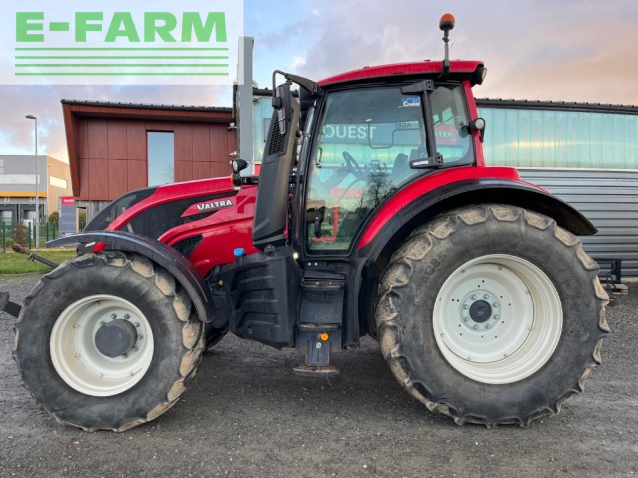 Valtra t144 - Trator: foto 1 Valtra t144 - Trator: foto 1