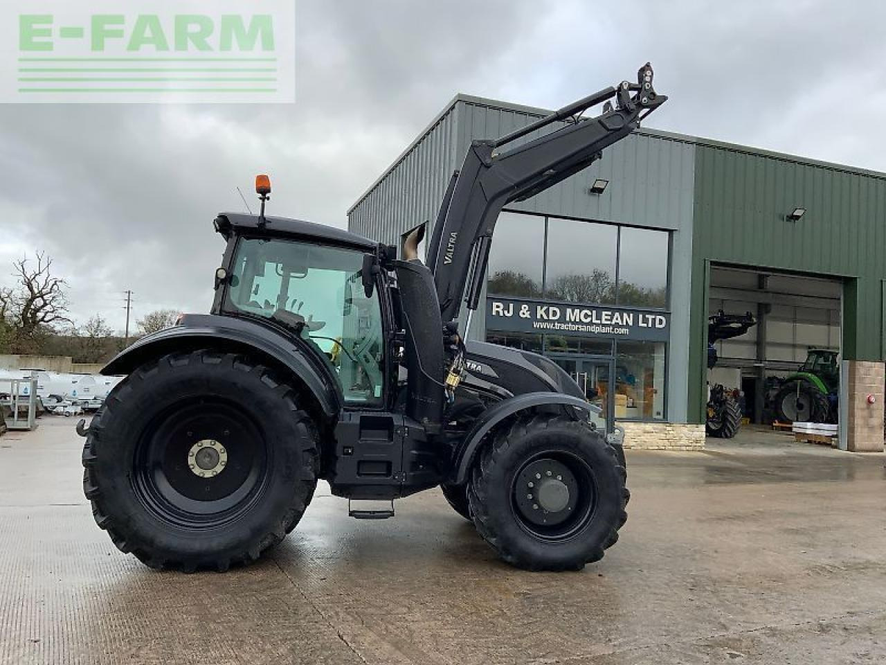 Valtra t174 active unlimited tractor (st25060) - Trator: foto 1 Valtra t174 active unlimited tractor (st25060) - Trator: foto 1