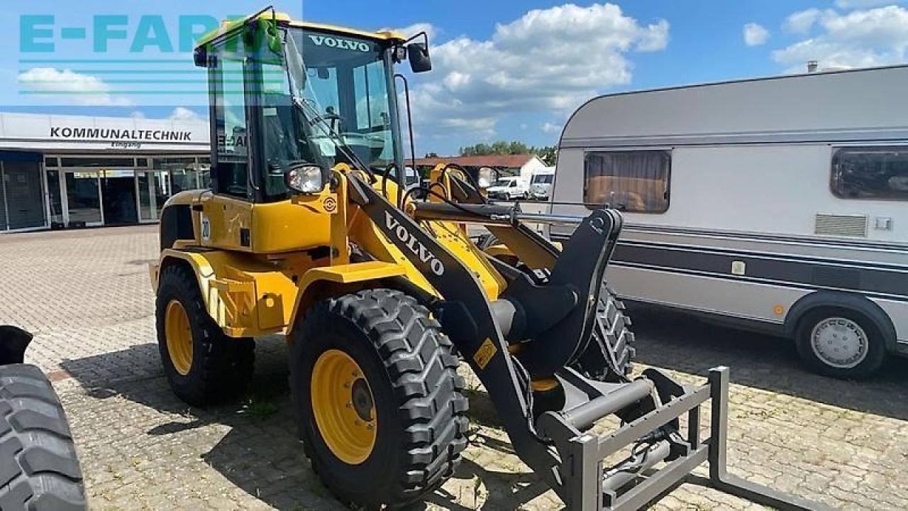 Volvo volvo l 30 - Mini escavadeira: foto 1 Volvo volvo l 30 - Mini escavadeira: foto 1