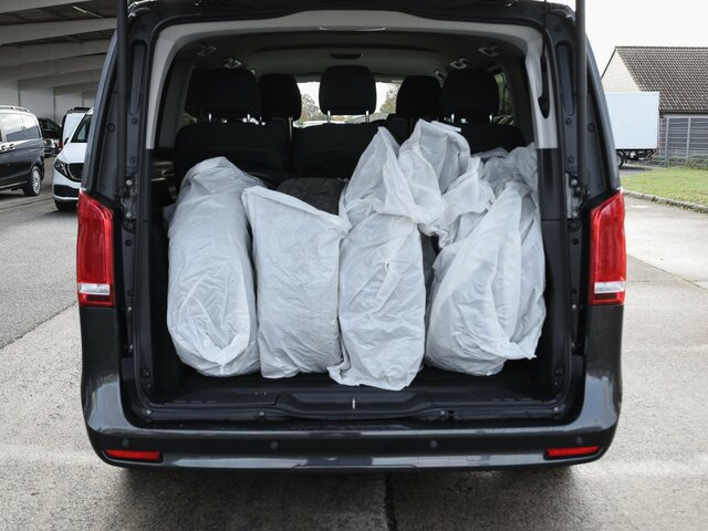 MERCEDES-BENZ EQV 300 lang,7Sitze,Schiebetür elektrisch,LED... - Furgão de passageiros, Carrinha elétrica: foto 2 MERCEDES-BENZ EQV 300 lang,7Sitze,Schiebetür elektrisch,LED... - Furgão de passageiros, Carrinha elétrica: foto 2