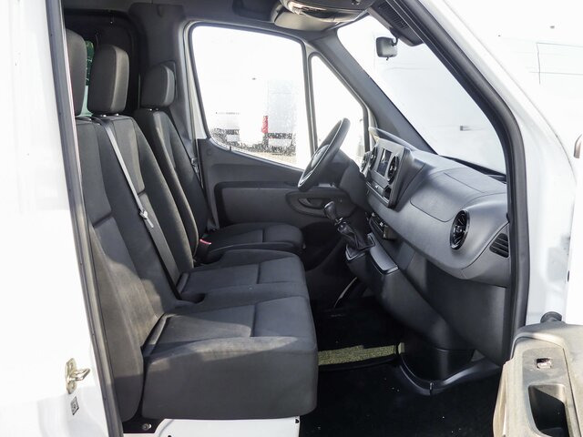MERCEDES-BENZ Sprinter 214 CDI Kasten,3924,MBUX,Kamera - Furgão compacto: foto 2 MERCEDES-BENZ Sprinter 214 CDI Kasten,3924,MBUX,Kamera - Furgão compacto: foto 2