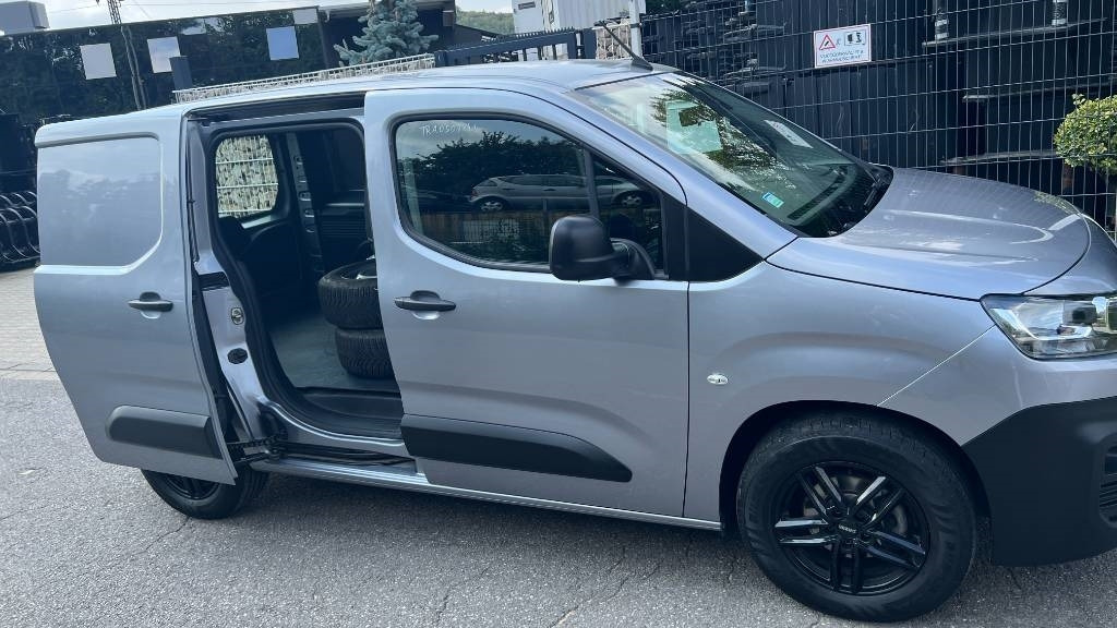 Carrinha de contentor Citroën Berlingo 1.5 Blue HDI, Kasten, 8 Reifen, Klima: foto 20