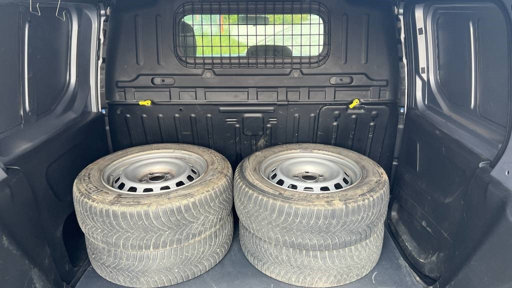 Carrinha de contentor Citroën Berlingo 1.5 Blue HDI, Kasten, 8 Reifen, Klima: foto 15