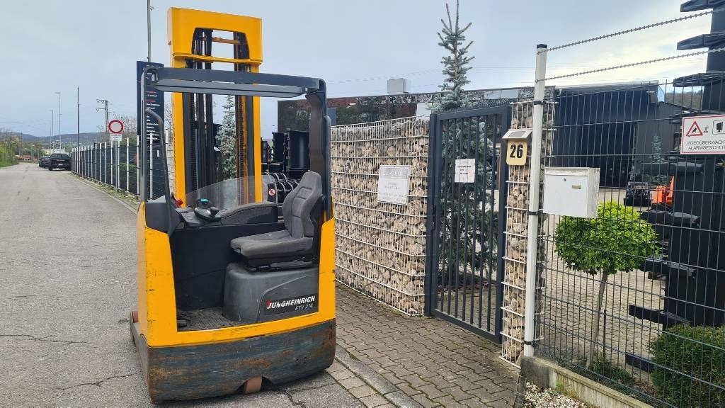 Jungheinrich ETV 216, Triplex, 6,9 m Hubhöhe, Hubkraft 1.600 kg - Empilhador retráctil: foto 5 Jungheinrich ETV 216, Triplex, 6,9 m Hubhöhe, Hubkraft 1.600 kg - Empilhador retráctil: foto 5